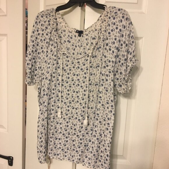 Cream and Blue Floral Top - Picture 1 of 4